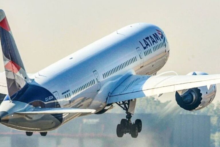 Un “incidente técnico” en un vuelo desde Australia a Chile dejó a 12 pasajeros hospitalizados.