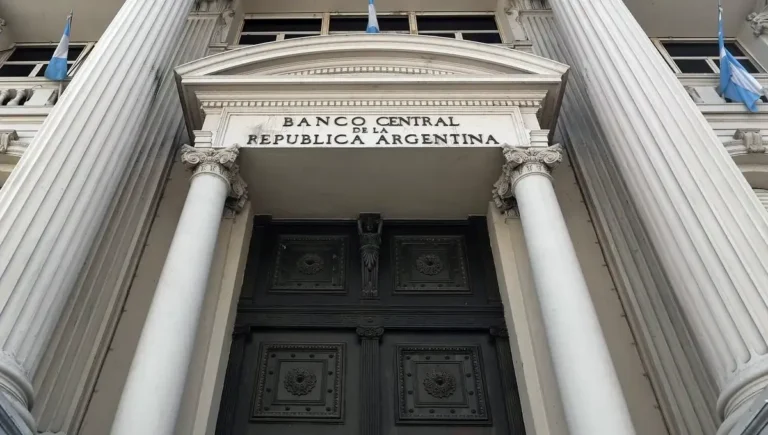 El Banco Central tomó una medida drástica que impactó en los depositantes que tenían plazos fijos.