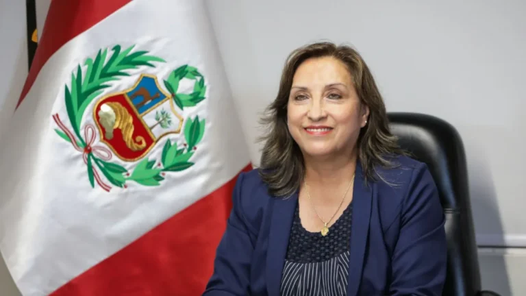 La presidenta de Perú está bajo investigación por la procedencia de sus costosos accesorios