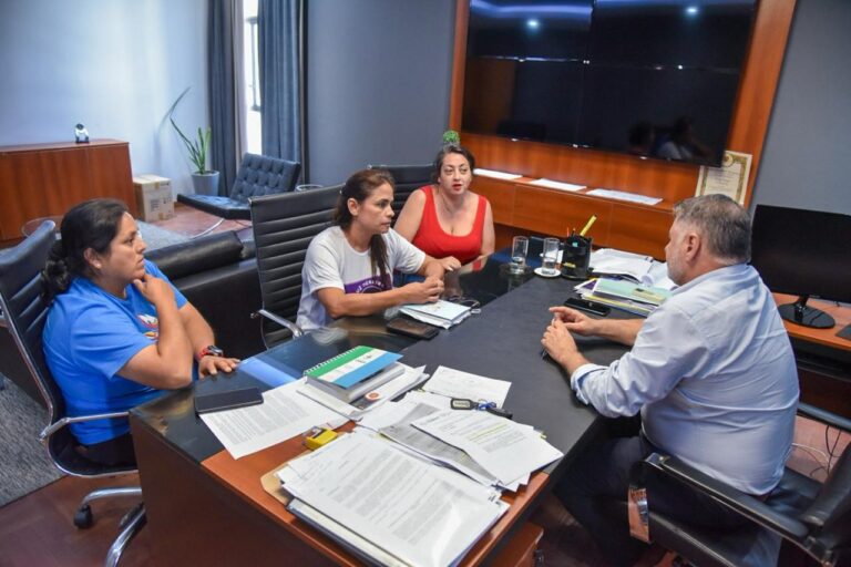 El encuentro entre el ministro de Gobierno, Jorge Gómez, y Cecilia Leaño, madre de María Luz Herrera