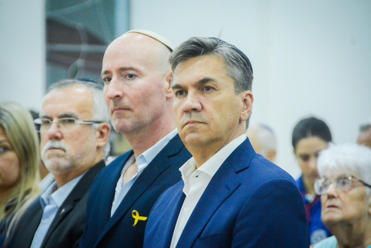 El gobernador Leandro Zdero participó en el evento conmemorativo del 32° aniversario del atentado a la Embajada de Israel en Argentina