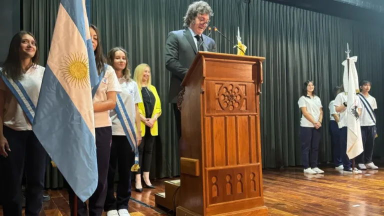 Se desmayaron dos estudiantes durante el discurso de Milei