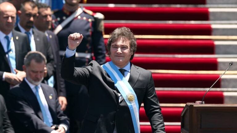100 días de la administración de Javier Milei, ganancias significativas y pérdidas en las inversiones.