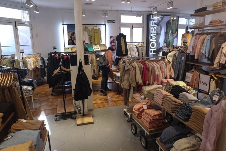 Las cifras de ventas minoristas reflejaron nuevamente una marcada disminución durante el mes de febrero.