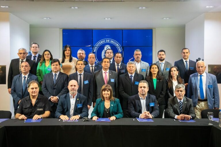 La Ministra de Seguridad de la Nación, Dra. Patricia Bullrich, lideró la reunión, centrada en cuestiones relacionadas con la seguridad ciudadana.