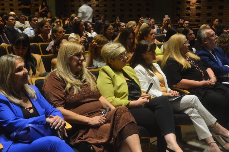 SOFÍA NAIDENOFF: “EL ESPÍRITU BATALLADOR DE LAS MUJERES EN LA DOCENCIA”