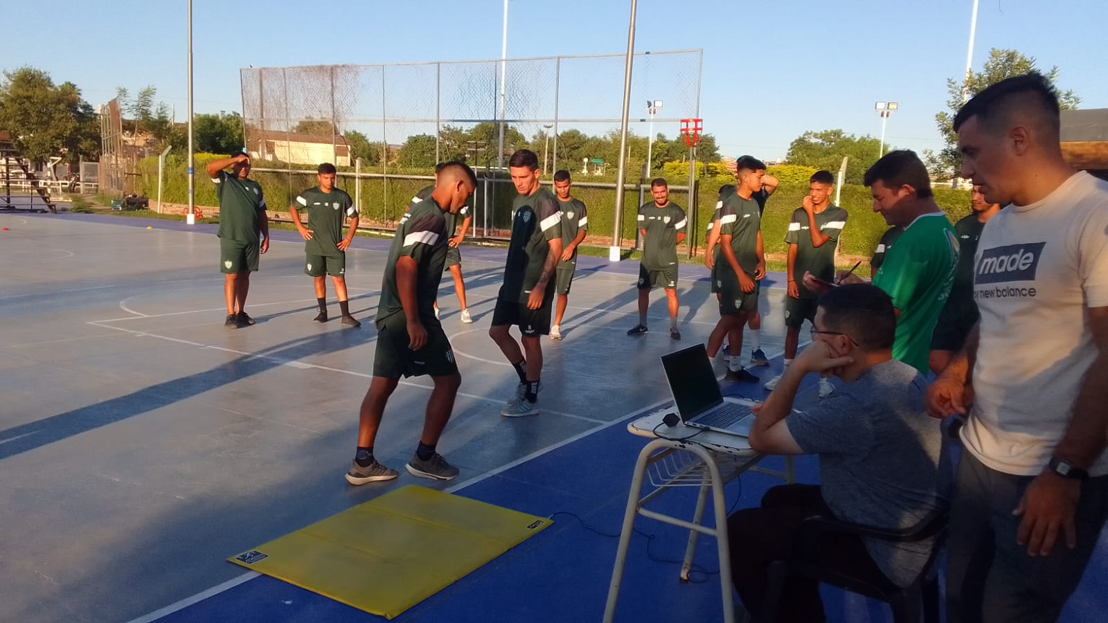 El Polideportivo Jaime Zapata continúa llevando a cabo los exámenes físicos para los equipos deportivos en el Gran Resistencia.