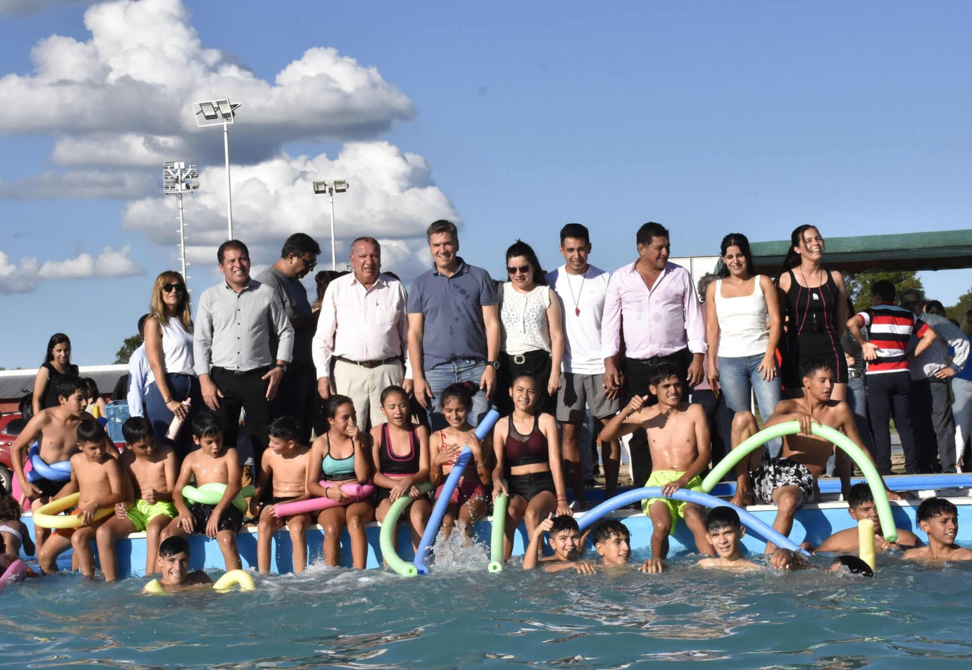 ZDERO EN LAGUNA LIMPIA: INAUGURÓ OBRAS EN EL POLIDEPORTIVO MUNICIPAL Y LA ESCULTURA DE LA MUJER