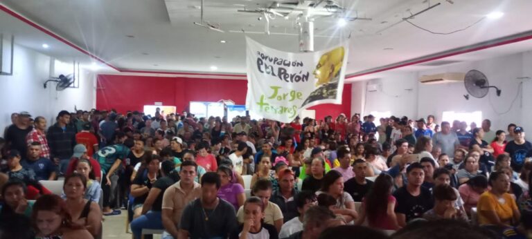 Nosotros, los militantes, somos los que vamos casa por casa