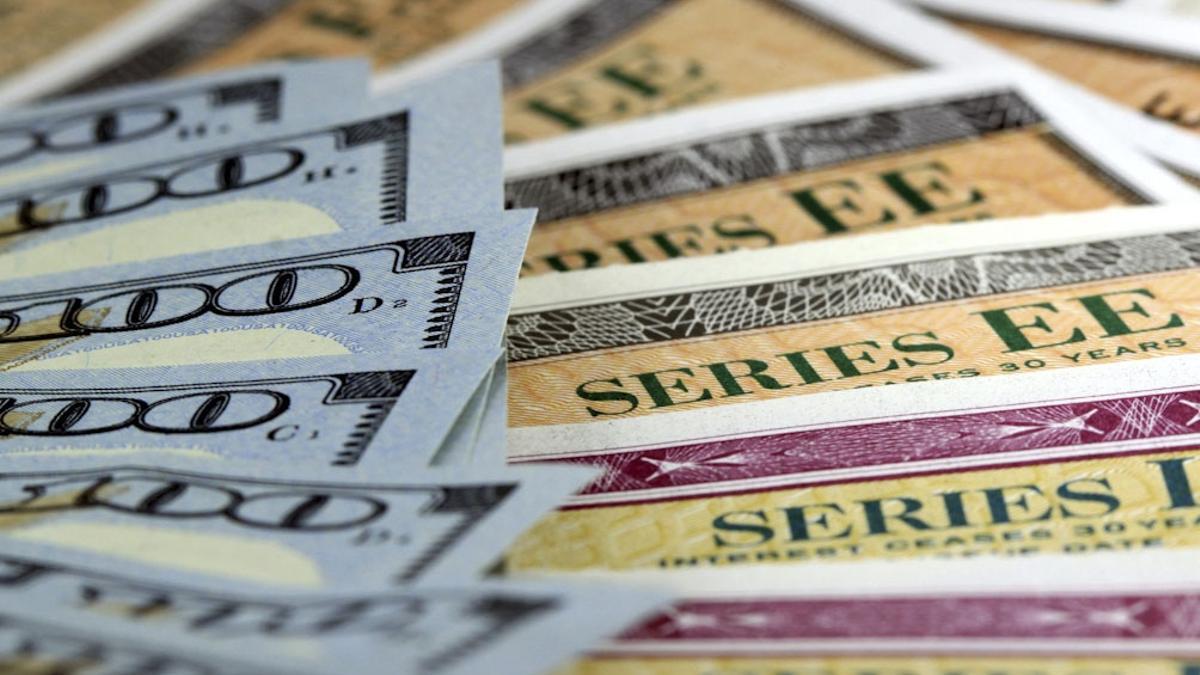 Los bonos en dólares estadounidenses subieron un 6,7% cuando el riesgo soberano sufrió su mayor caída en un día este año