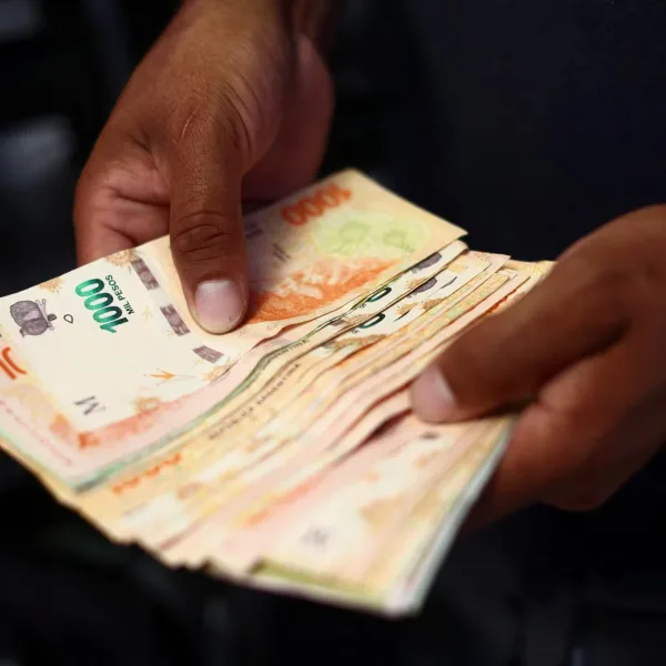 La inflación y la pobreza son desafíos significativos para Argentina, que enfrenta uno de los salarios mínimos más bajos de América Latina.