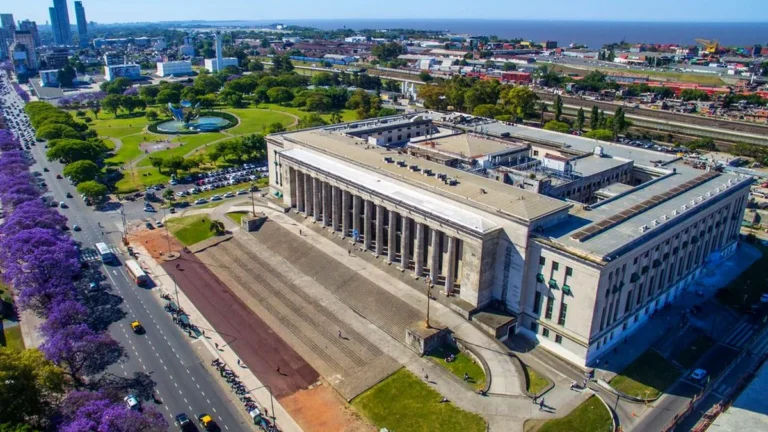 La Universidad de Buenos Aires (UBA) ha declarado una situación de emergencia presupuestaria por unanimidad en su Consejo Superior.