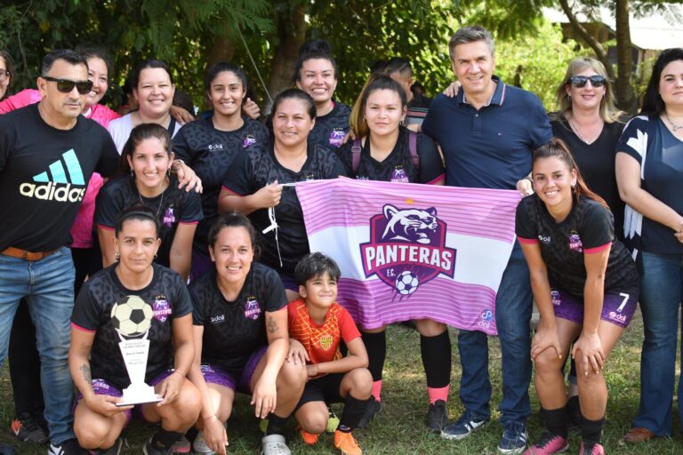 El gobernador Leandro Zdero participó este día en el Campeonato de Fútbol Regional Mixto