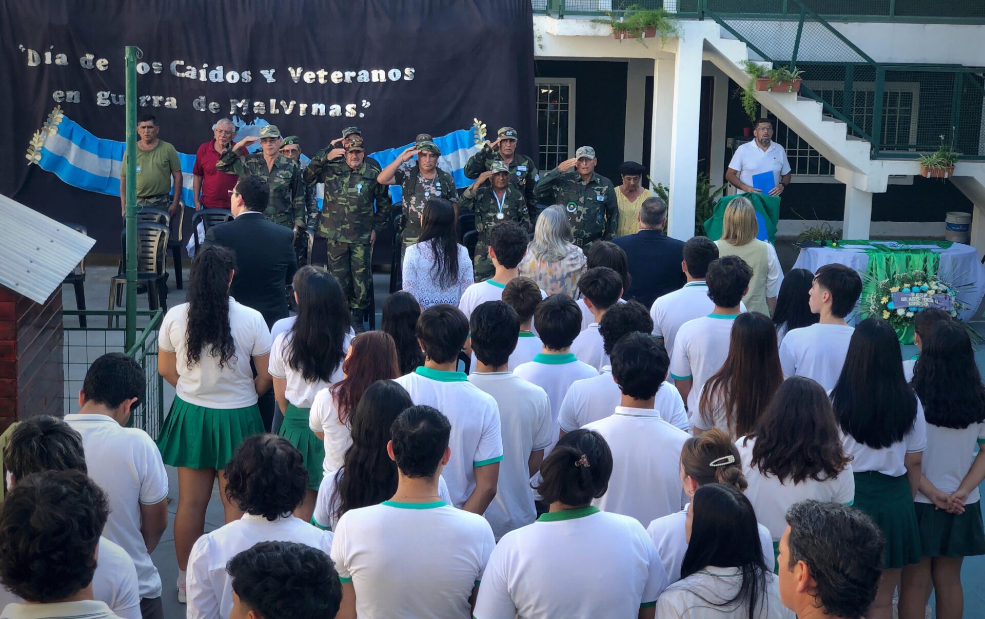 El Gobierno Provincial estuvo presente en una ceremonia en honor a los héroes de Malvinas en la UEGP N°6
