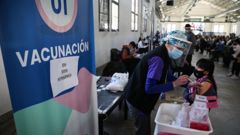 La vacuna de AstraZeneca contra el coronavirus fue retirada del mercado en Europa