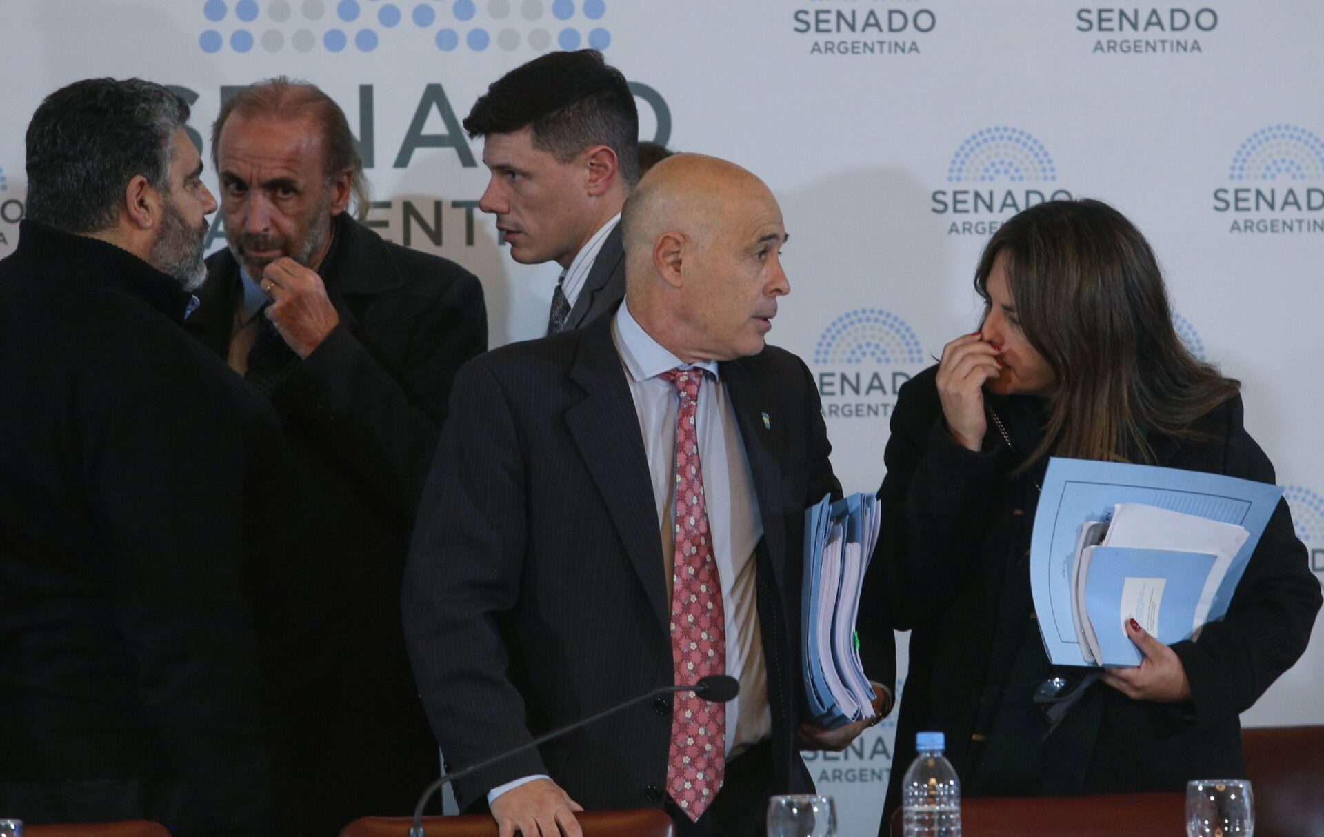 El Gobierno obtiene dictamen para la Ley Bases: comienzan las negociaciones por los votos en el recinto