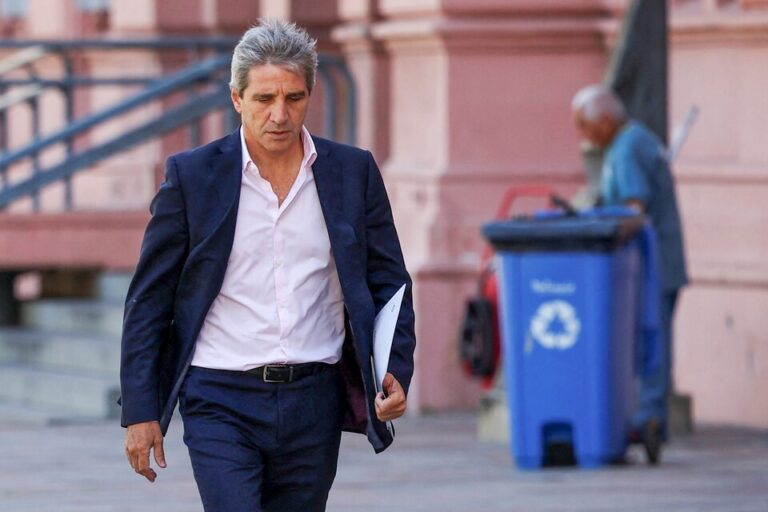 La región experimenta un crecimiento mientras que Argentina enfrenta un deterioro económico.