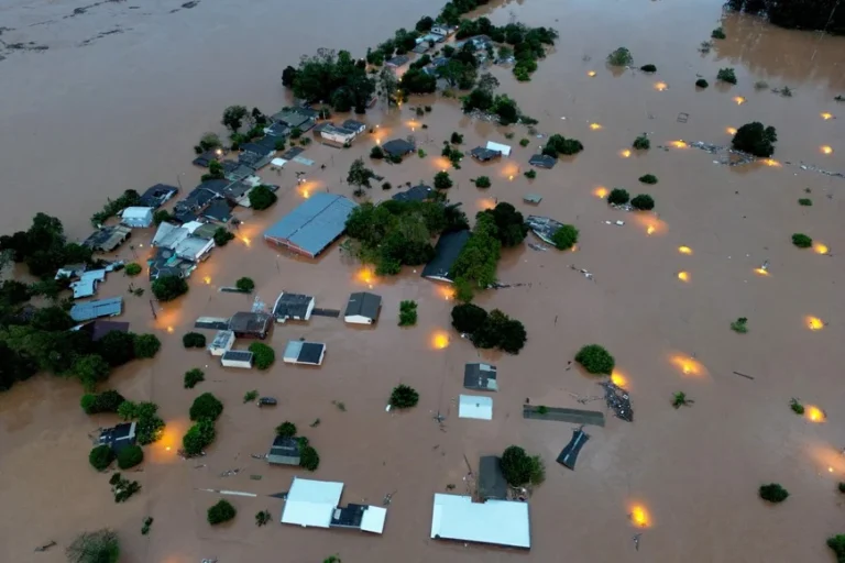 Tragedia en el sur de Brasil: 13 fallecidos y cerca de 45 mil personas impactadas