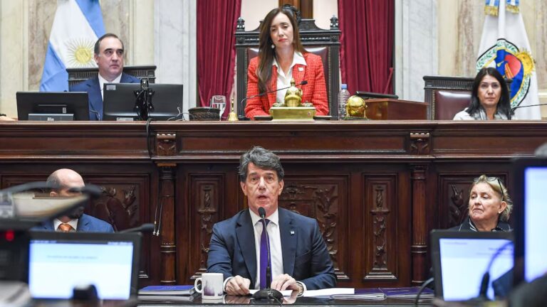 Milei destituye a su jefe de ministros por “diferencias de criterios” tras menos de seis meses de gobierno