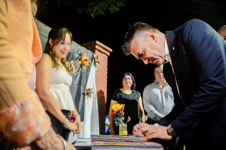 Zdero asistió el martes a la bodas de oro de la Escuela de Educación Secundaria N° 81 “Juana Azurduy de Padilla” en Makallé.