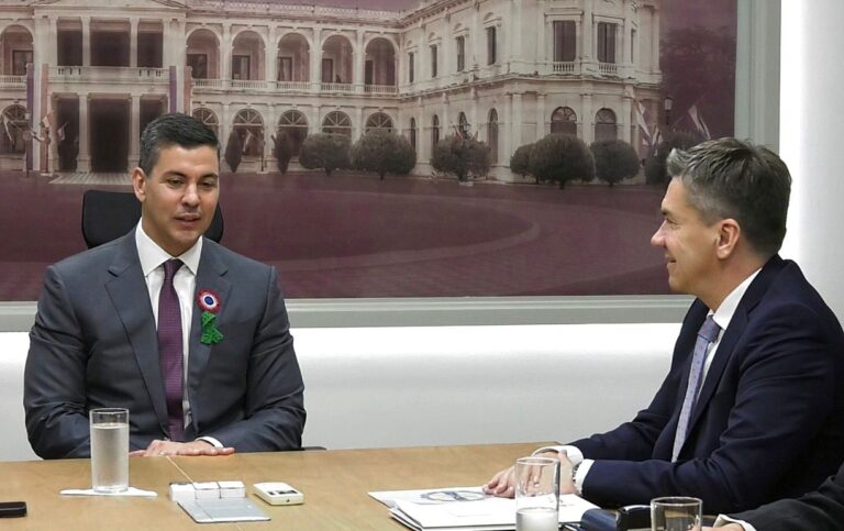 El Gobernador Leandro Zdero se reunió con el Presidente de Paraguay, Santiago Peña, para avanzar en proyectos conjuntos en diversas áreas.