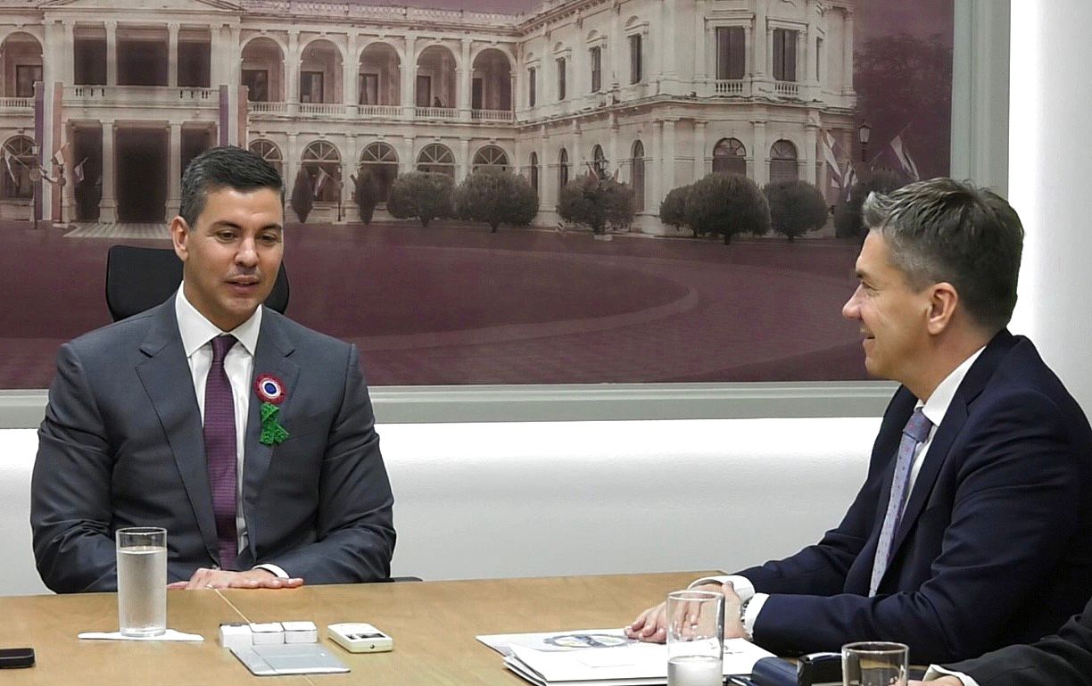 El Gobernador Leandro Zdero se reunió con el Presidente de Paraguay, Santiago Peña, para avanzar en proyectos conjuntos en diversas áreas.