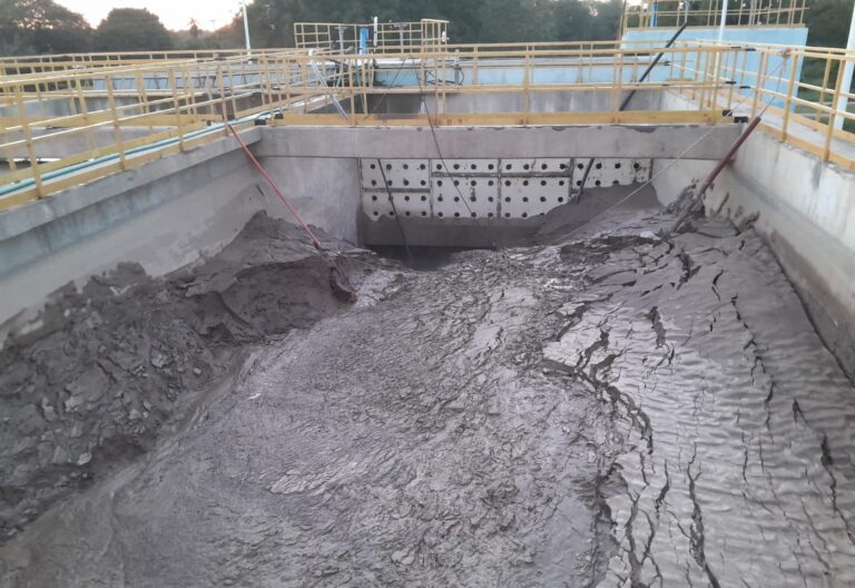 PRESIDENCIA ROCA: SAMEEP REALIZA MANTENIMIENTO EN LA PLANTA PARA OPTIMIZAR LA PRODUCCIÓN DE AGUA POTABLE