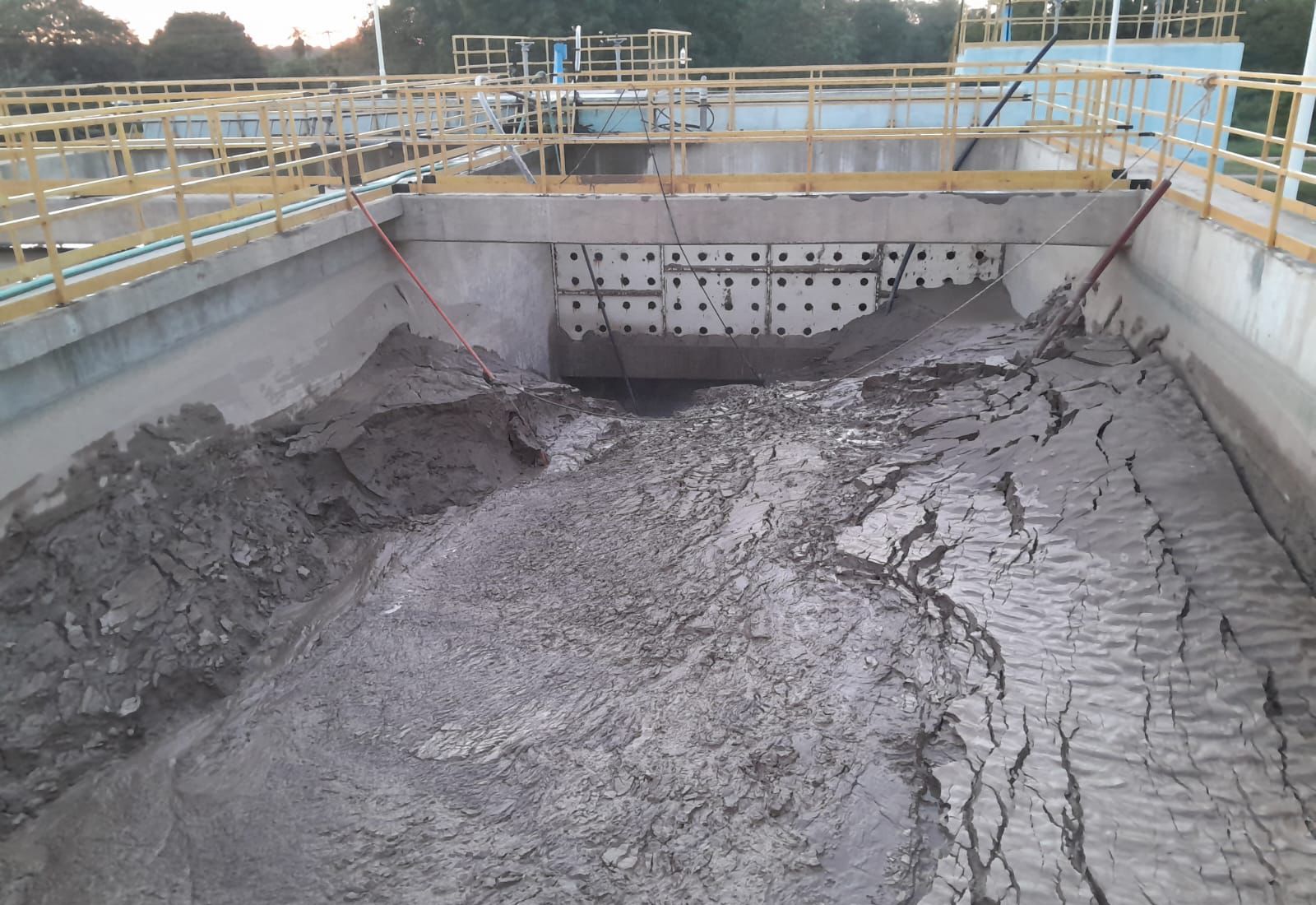 PRESIDENCIA ROCA: SAMEEP REALIZA MANTENIMIENTO EN LA PLANTA PARA OPTIMIZAR LA PRODUCCIÓN DE AGUA POTABLE