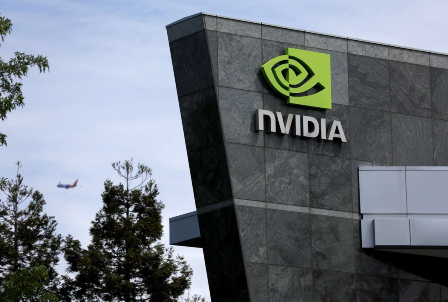 Nuevo hito de Nvidia: supera a Microsoft y se convierte en la empresa más valiosa del mundo ante el boom de la IA