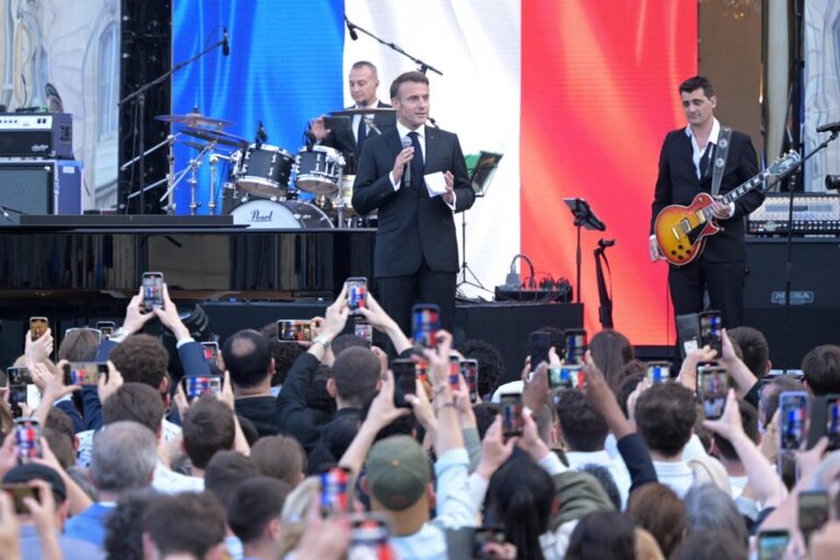 Elecciones Legislativas en Francia: La Ultraderecha Lidera los Sondeos