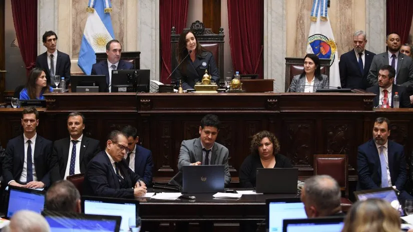 Los Senadores “Swing” que Permitieron a Milei Salvar la Ley Bases con Alianzas Ocasionales