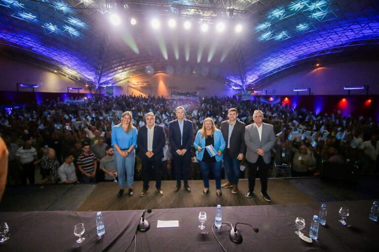 Día de la Afirmación de los Derechos Argentinos sobre Malvinas: El Gobernador Firma Acuerdo Beneficioso para Soldados Continentales