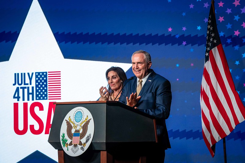 En medio de la debacle de los mercados, EE.UU. renovó su apoyo a la Argentina