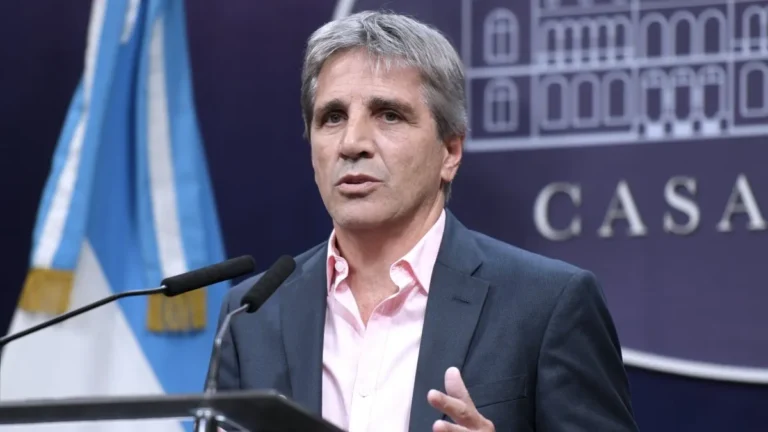 Reducción de la brecha cambiaria en Argentina: Luis Caputo y las reservas del Banco Central