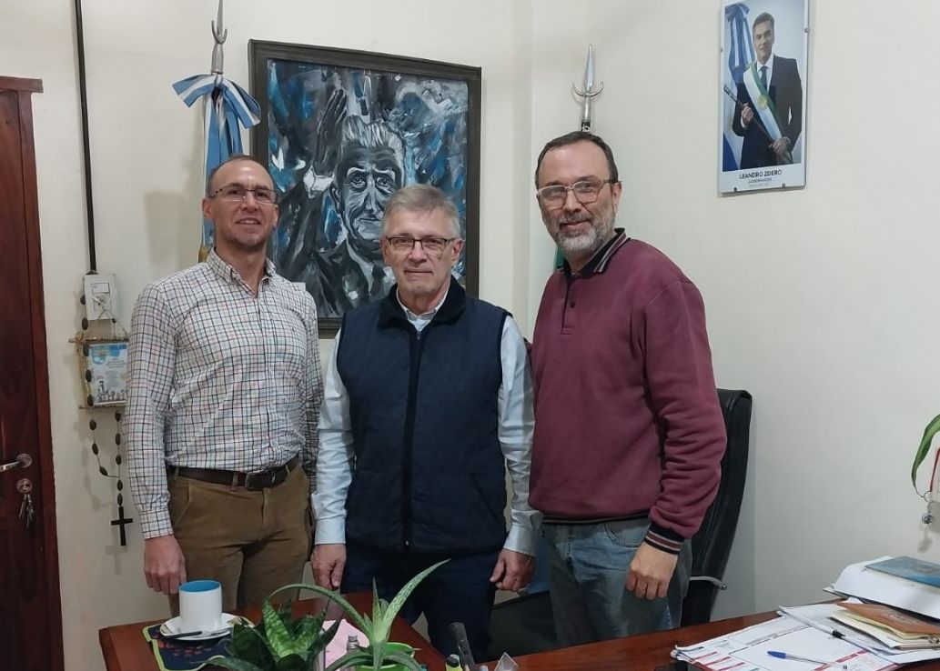 SE AVANZA CON OBRAS DE MANTENIMIENTO DE CANALES Y ARROYOS EN PUERTO TIROL Y MARGARITA BELÉN