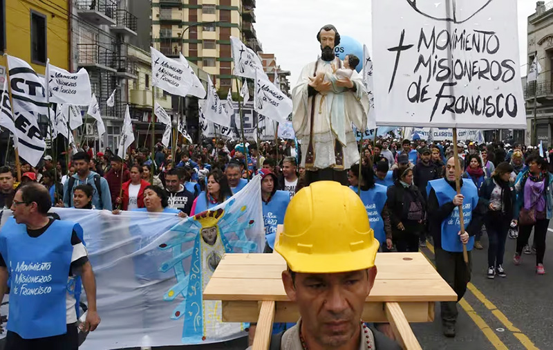 Peregrinación por San Cayetano: Marcha de Piqueteros y la CGT en Contra de Javier Milei