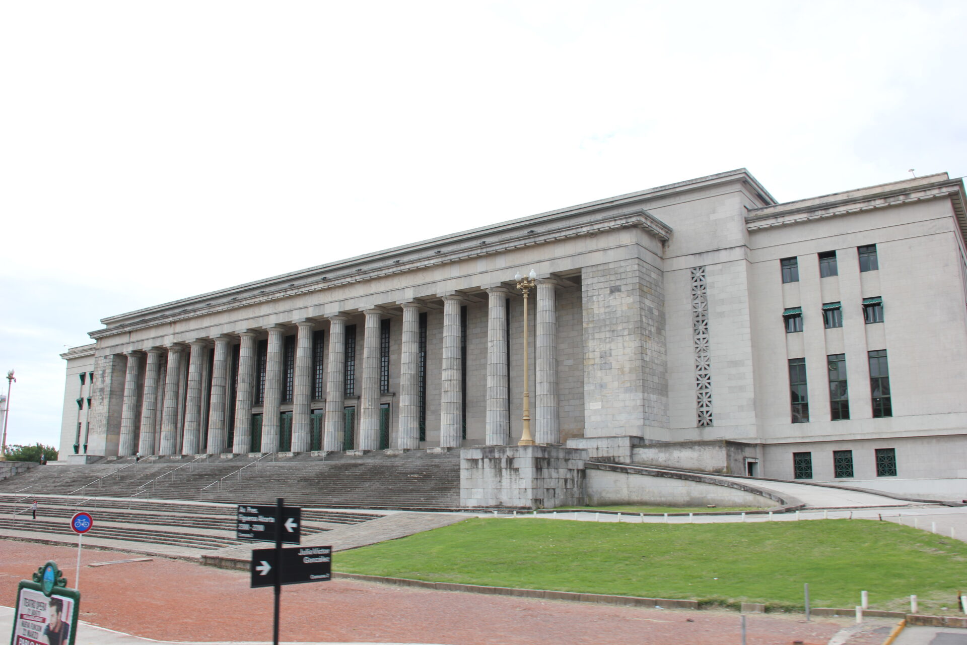 Gobierno busca mejorar progresivamente los sueldos de docentes universitarios y plantea reformas educativas