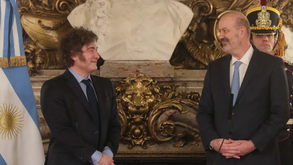 Cierre de Dependencias Estatales, Privatizaciones y Despidos