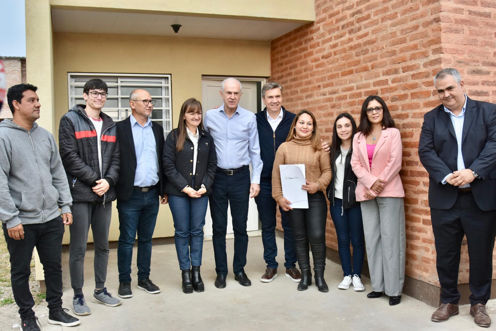 Entrega de Viviendas en la Chacra 214 de Resistencia por el Gobernador Zdero