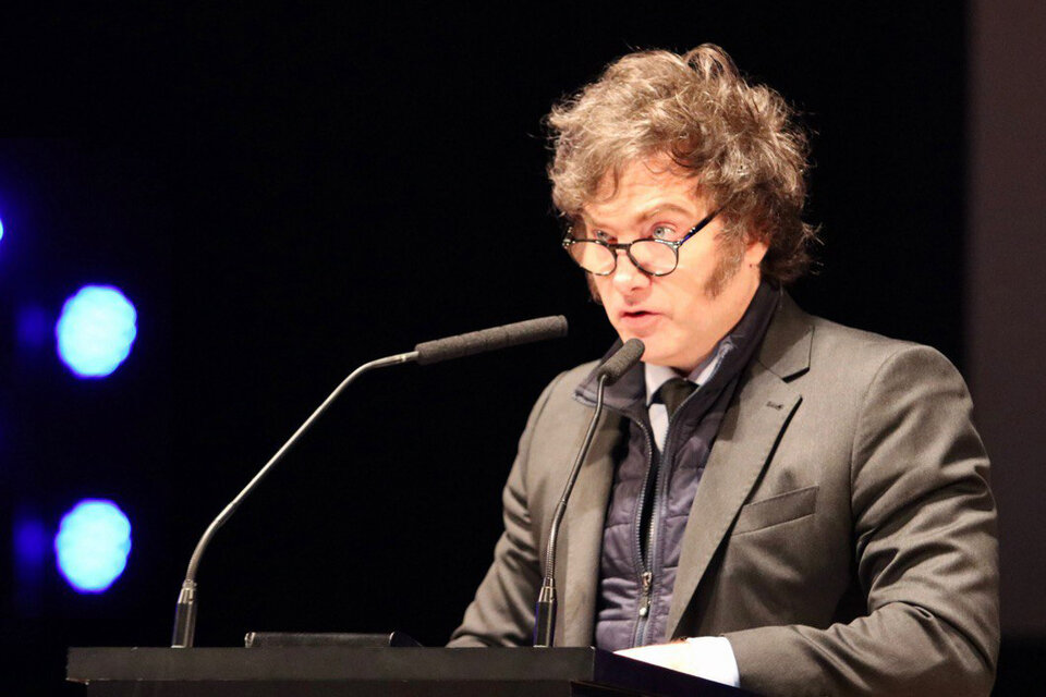 Javier Milei Llama a la Unidad en La Libertad Avanza Durante Cumbre con Líder de VOX y Lanza Ataques en Diversos Frentes