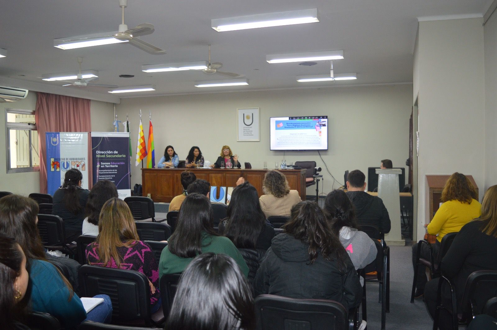 Futuros docentes analizaron los desafíos y políticas educativas del Nivel Secundario en Chaco