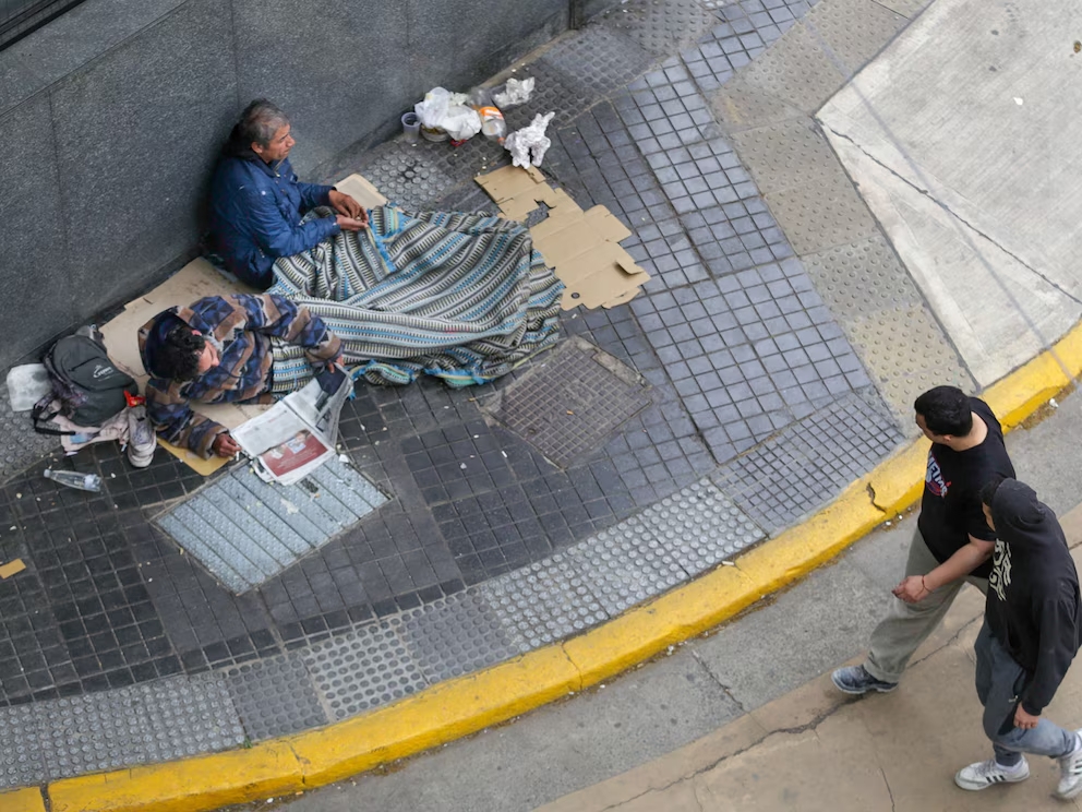 Más de la mitad de los argentinos viven en la pobreza, según un informe del INDEC