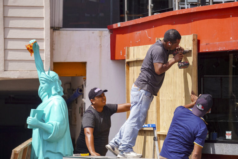 Florida se prepara para una gran evacuación ante la llegada del huracán Milton