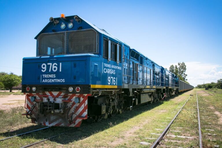 El Gobierno anuncia la privatización de la empresa de trenes Belgrano Cargas