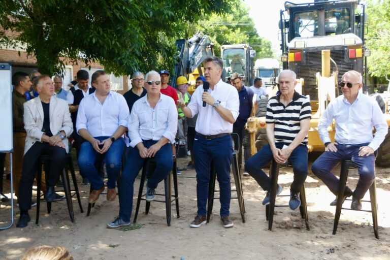 RESISTENCIA: El gobernador Zdero anunció la pavimentación de calles en Villa San Martín