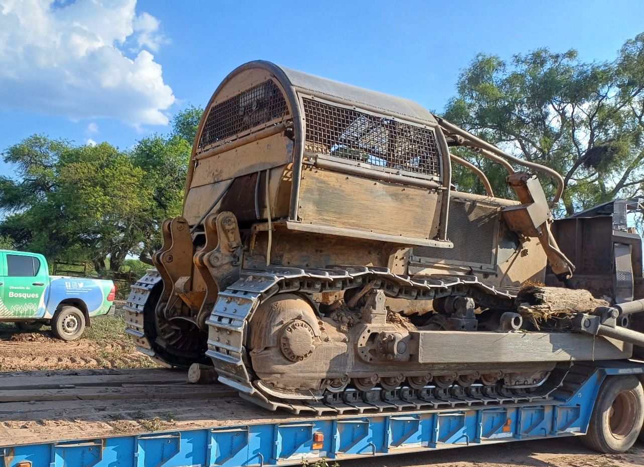Continúa la lucha contra los desmontes: secuestran otra topadora a 50 km de Castelli