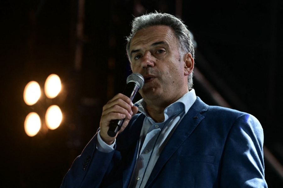 Yamandú Orsi, el “heredero” de Pepe Mujica, lidera las elecciones en Uruguay sin lograr evitar el balotaje