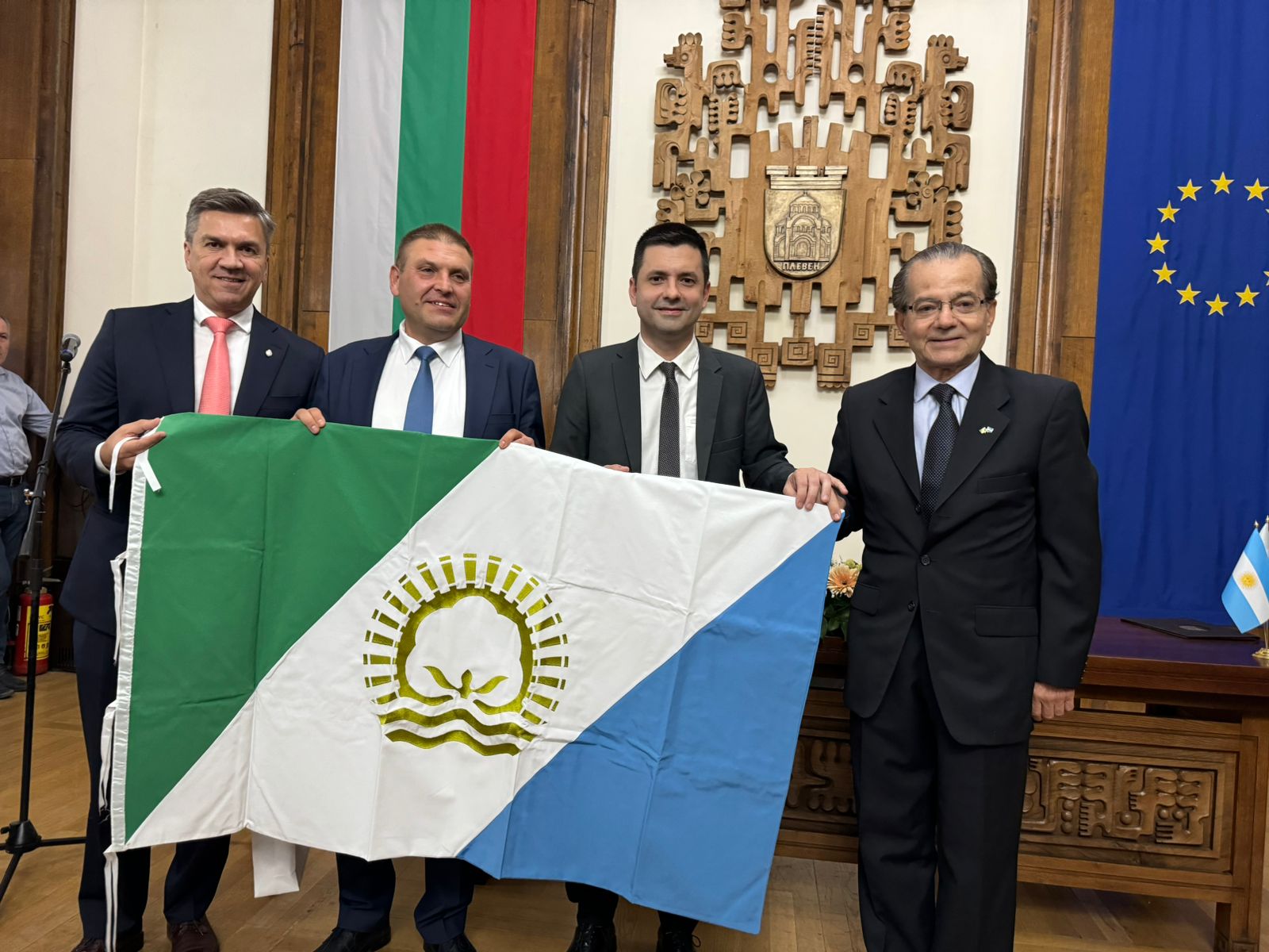 El intendente Bruno Cipolini y el Alcalde de Pleven, Valentin Hristov, firmaron un acuerdo de hermanamiento