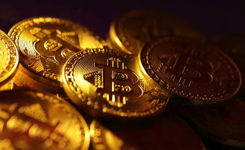 Bitcoin rompe récord histórico: supera los 98.000 dólares impulsado por expectativas políticas