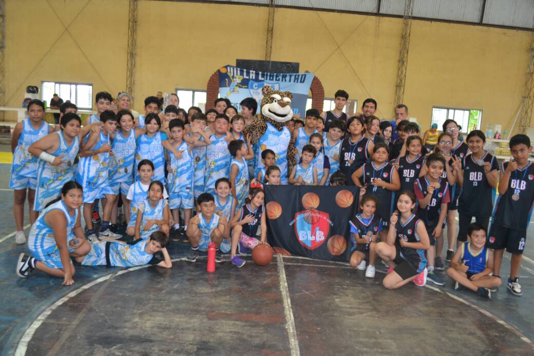 El básquet de Laguna Blanca demuestra crecimiento y ya marca activa participación en múltiples encuentros deportivos